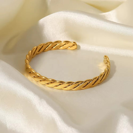 Brazaletes de acero inoxidable en oro de 18K